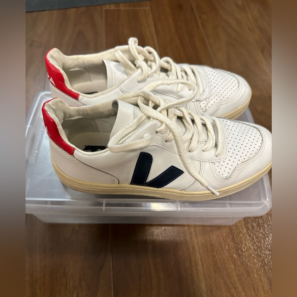 veja sneakers size 7 women